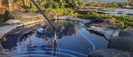 Piscine à débordement, piscine chauffée