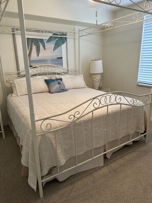 3 bedrooms, iron/ironing board, travel cot, free WiFi - Sleeps 8 - Perfect condo for the Family! (Fort Myers Beach)