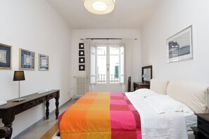 2 bedrooms, in-room safe, iron/ironing board, WiFi - Rome Apartment Rentals Colosseum View - Roof Terrace with 2BR/2BATH Wi-Fi (Roma)