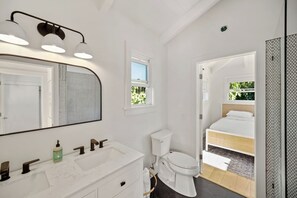 Ensemble douche/baignoire, articles de toilette écologiques