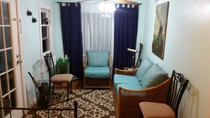 Smart TV, DVD player, books, video library - Quick 2-5 minute walk to Old-Town Rockport (Rockport)