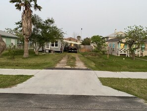 Exterior - Quick 2-5 minute walk to Old-Town Rockport (Rockport)