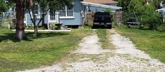 Quick 2-5 minute walk to Old-Town Rockport