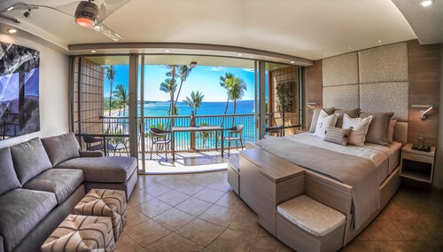 Maui / Kihei / Wailea Oceanfront 5-Star Condo: Newly Remodeled Beachfront Bliss