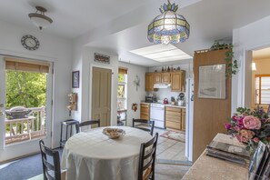 Dining - The Red House At 416 Park Avenue-Upper Unit (park city)