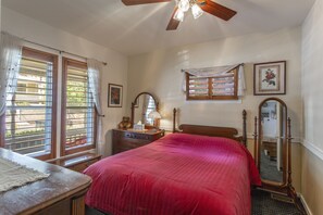 2 bedrooms, iron/ironing board, free WiFi, bed sheets - The Red House At 416 Park Avenue-Upper Unit (park city)