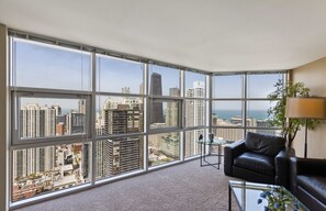 Fernseher, Kamin, Arbeitsbereiche