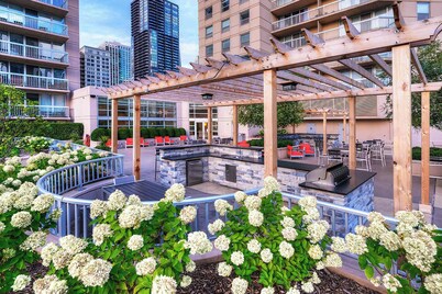 52nd Floor MagMile Penthouse Views Fireplace Pool