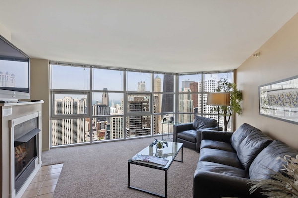 Living room with world class views, fireplace and queen sleeper sofa