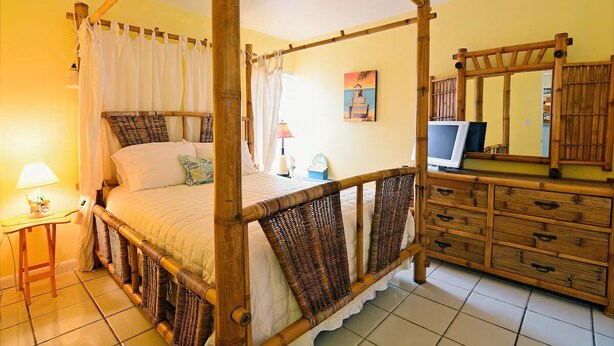 1 bedroom, iron/ironing board, WiFi, bed sheets - Pet Friendly Longboat Key Condo with View of Gulf  (Longboat Key)