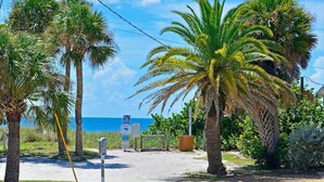 Property grounds - Pet Friendly Longboat Key Condo with View of Gulf  (Longboat Key)
