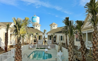 Sale! 5Star Reviews Luxury2 Bedroom House Pool, Steps from Ocean/Beach, Sleeps 4