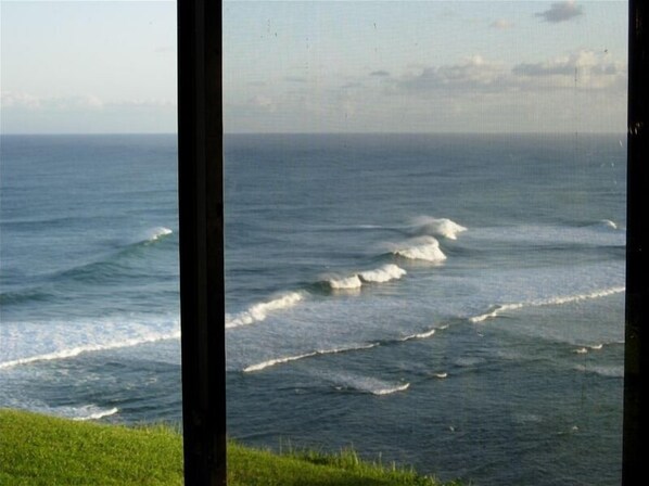 A view of the ocean with waves breaking on the shore.