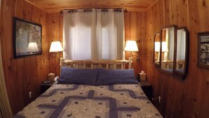 3 bedrooms, desk, iron/ironing board, free WiFi - Skyland, 1 block lake, bike path, private beach and dock (Homewood)
