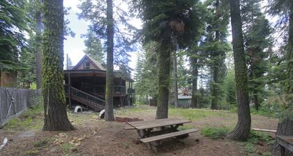 Skyland, 1 block lake, bike path, private beach and dock