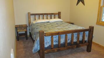 2 bedrooms, iron/ironing board, internet, bed sheets