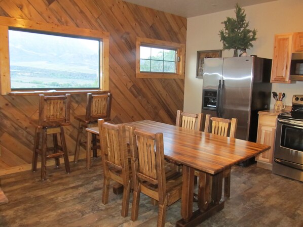 Dining - The Mountain Man - Yellowstone and Cody Cabin with spectacular views (Cody)