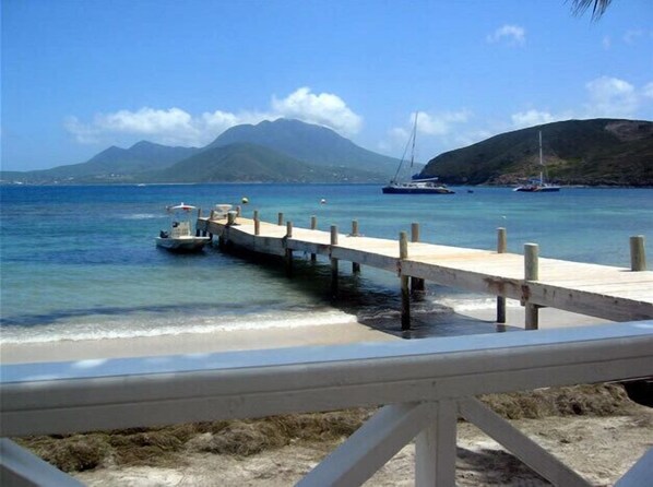 Beach nearby, sun-loungers, beach towels