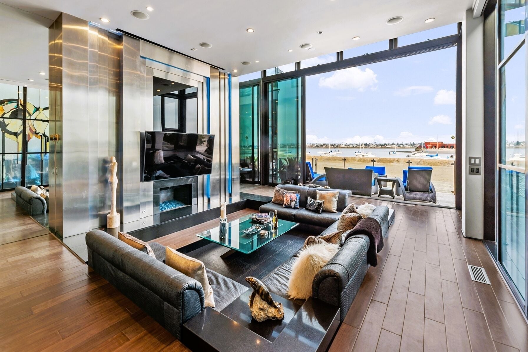 TV, fireplace, DVD player