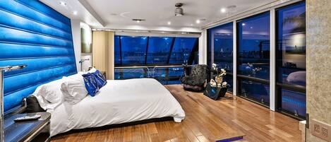 3 bedrooms, iron/ironing board, internet, bed sheets