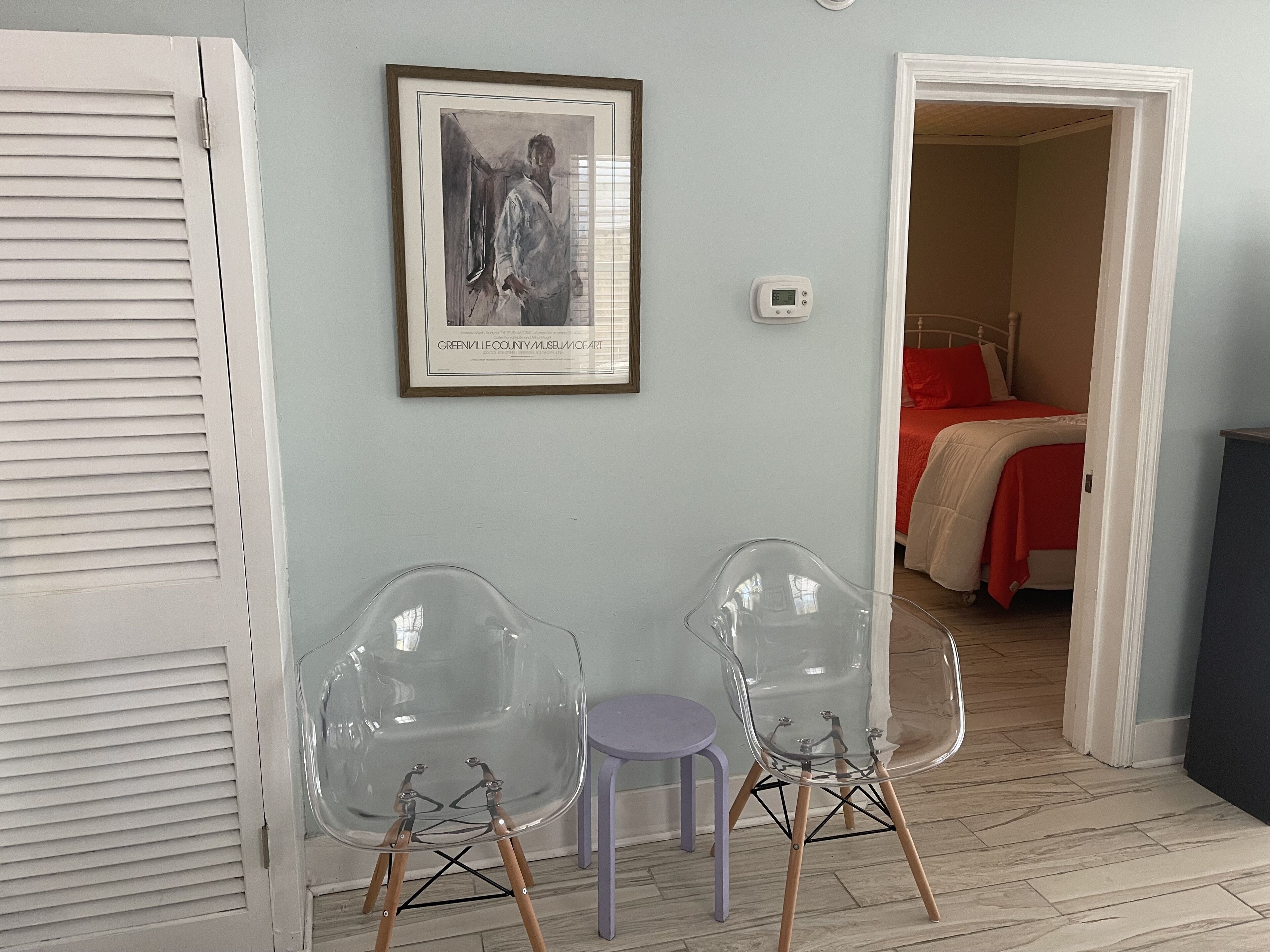 3 bedrooms, iron/ironing board, travel crib, WiFi (free)