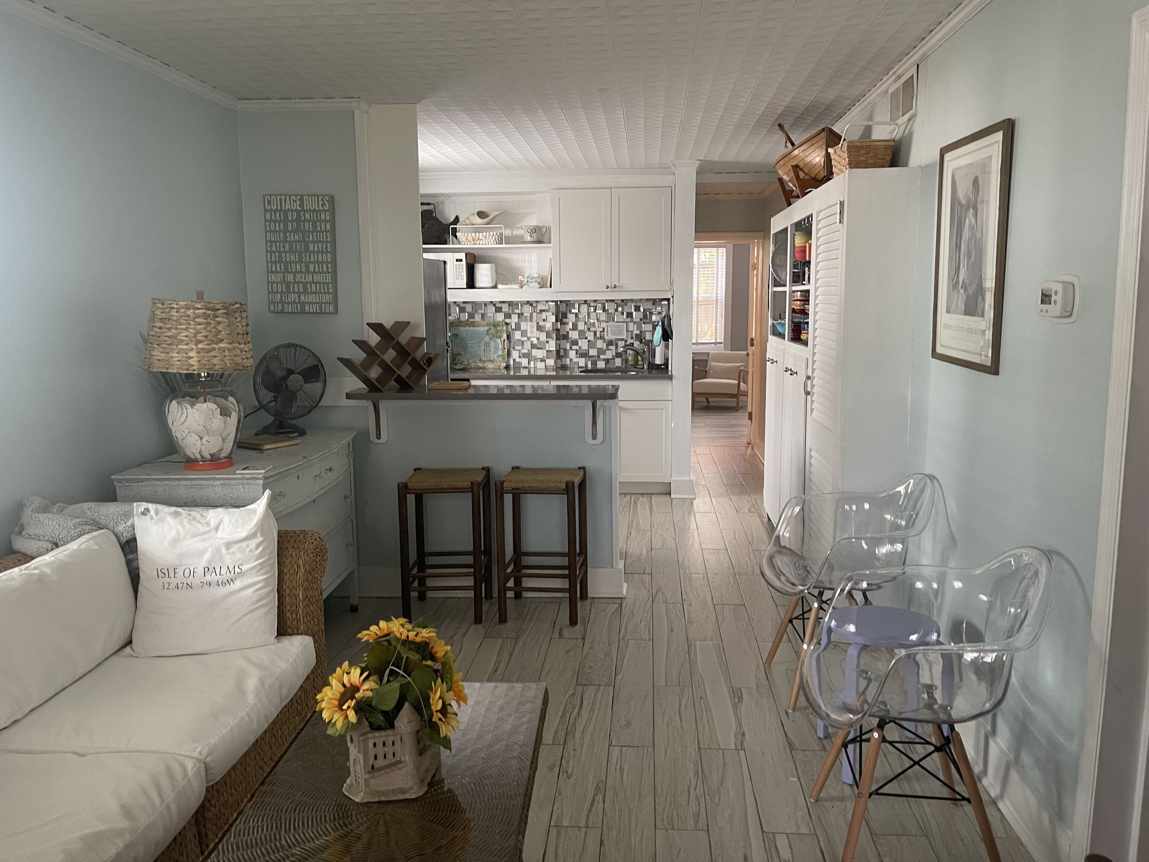 Smart-TV, Kamin, DVD-Player, Bücher