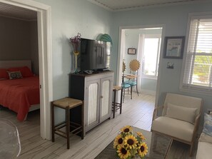 3 habitaciones, tabla de planchar con plancha y cuna de viaje