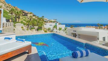 Piscina all'aperto, una piscina riscaldata