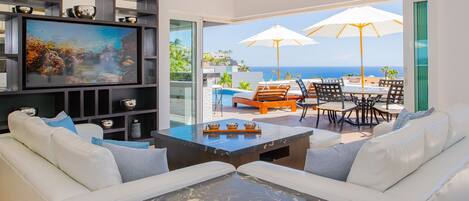 Smart TV, reproductor de DVD, libros y estéreo