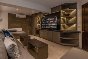 Smart TV, DVD player, books, stereo