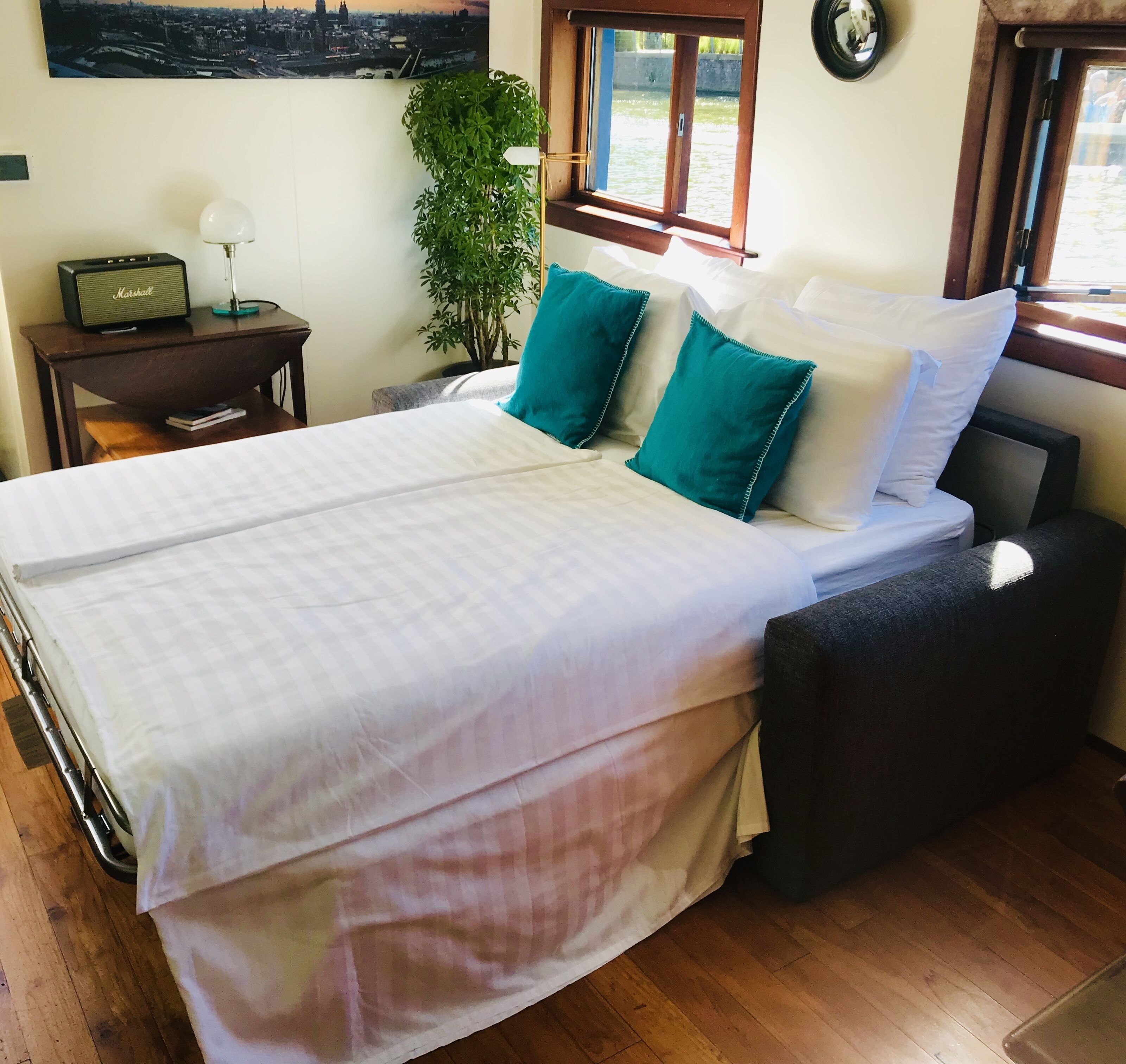 1 slaapkamer, een strijkplank/strijkijzer, wifi, beddengoed