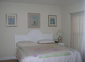 2 bedrooms, iron/ironing board, free WiFi, bed sheets - 2 BR/2 BA Hatteras Top Floor Oceanfront Condo (Hatteras)
