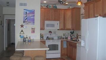 Coffee/tea maker, fridge, microwave, oven