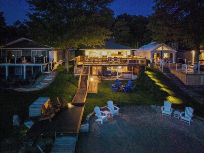 Lakefront +Beach | Pontoon Rental | Dog Friendly