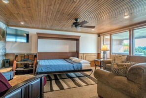 3 bedrooms, iron/ironing board, travel crib, free WiFi