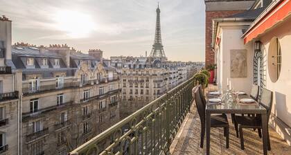 One-of-a-Kind 3-bedroom OMG Eiffel Views & Wraparound Terrace