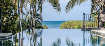 Classic beach front luxury on Playa Langosta / Tamarindo