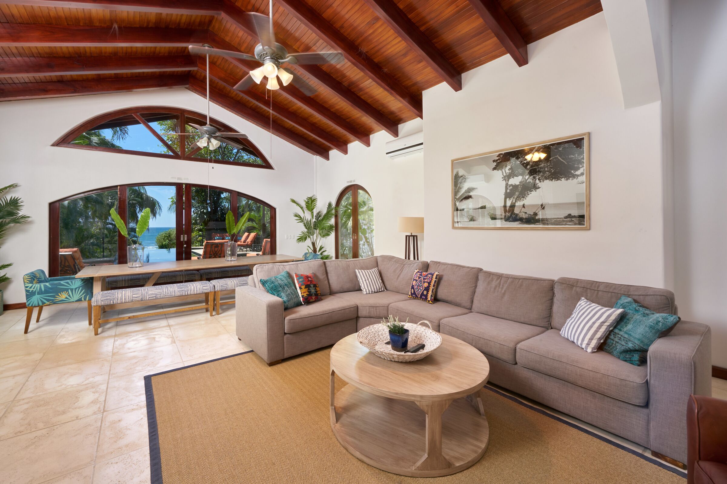 TV connectée, lecteur de DVD, vidéothèque, chaîne hi-fi