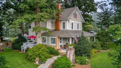 Charming home, perfect for families, Bikers,  Brevard College, College,  camps 