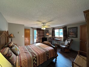 5 bedrooms, desk, iron/ironing board, free WiFi