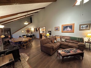 Smart TV, fireplace, DVD player, table tennis