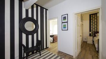 4 間睡房、房內夾萬、免費 Wi-Fi、床單