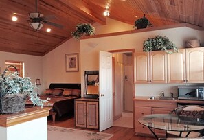 5 bedrooms, desk, iron/ironing board, free WiFi