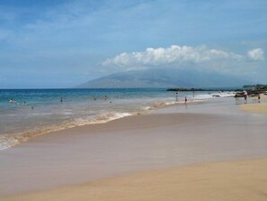 Beach nearby, sun-loungers, beach towels