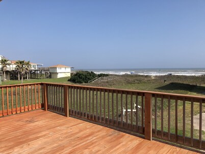 Magnificent Beach Views, Huge Deck.  Free WIFI & Cable