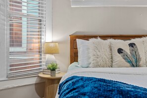 3 habitaciones, escritorio, tabla de planchar con plancha y wifi gratis