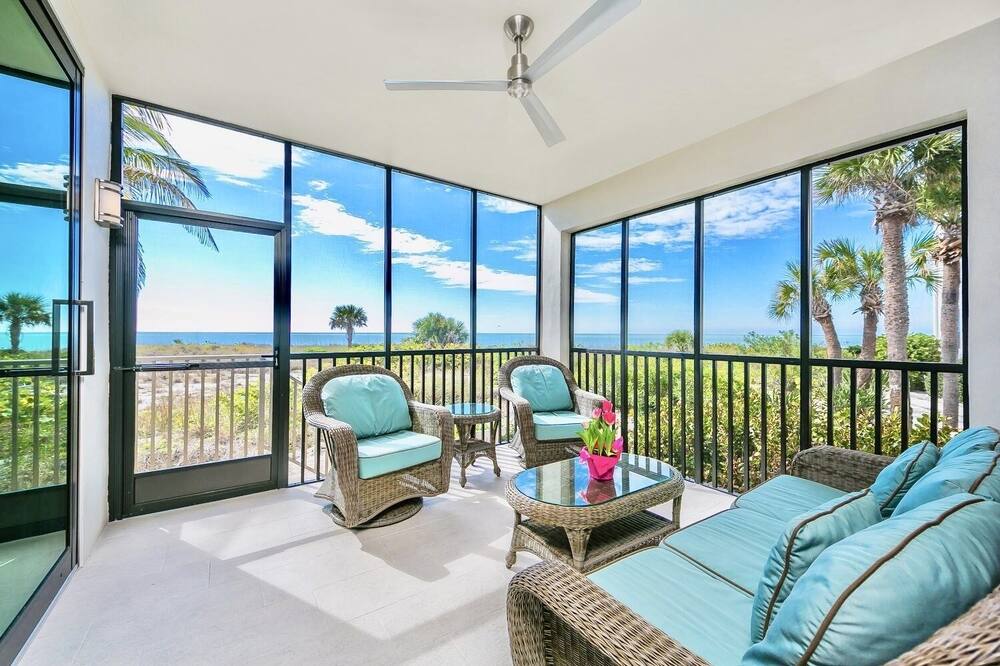 Fully Renovated 2BD\/2BA Luxury Condo Right On Spectacular South FL Beaches