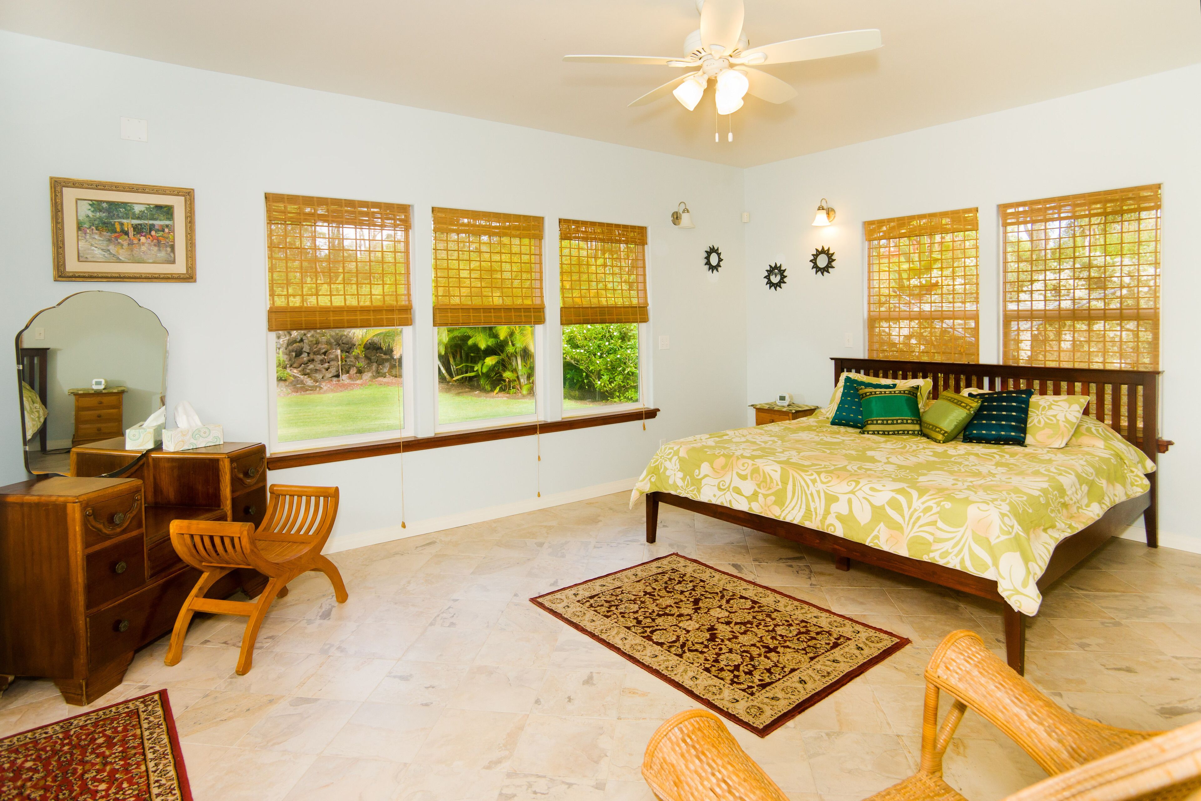 3 slaapkamers, bedden met traagschuimmatras, een bureau