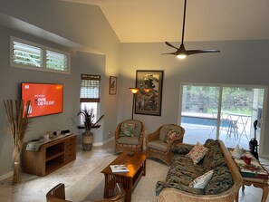 Smart TV, DVD player, books, stereo