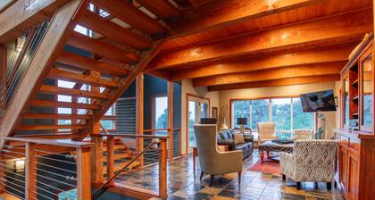 Bandon Beach House, Ocean View! Hot tub! Golf!, 3 ensuites, Fenced Dog Run!